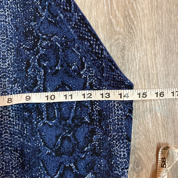 BCBGMAXAZRIA Snake Skin Sleeveless Crop Top - Picture 3 of 7